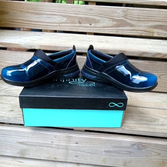 Infinity By Cherokee Stride Clogs/Size 7.5 - Picture 5 of 12